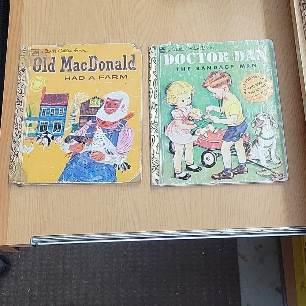 10 A Little Golden Book hard cover books (Set 2)‎